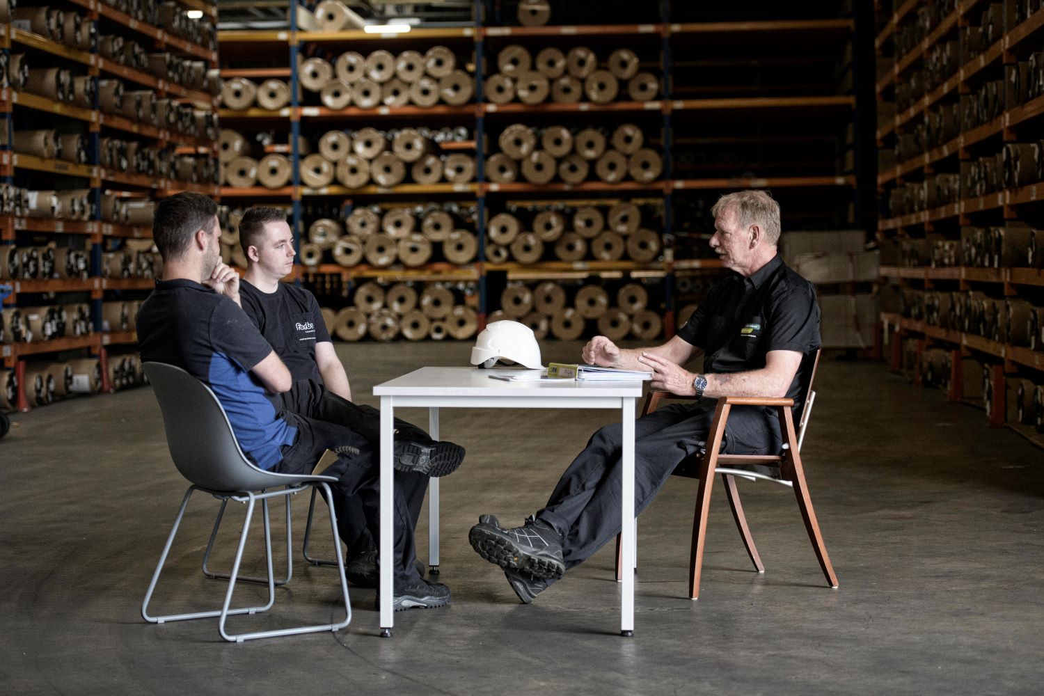 Wie bepaalt wat er in het VCA examen wordt gevraagd?